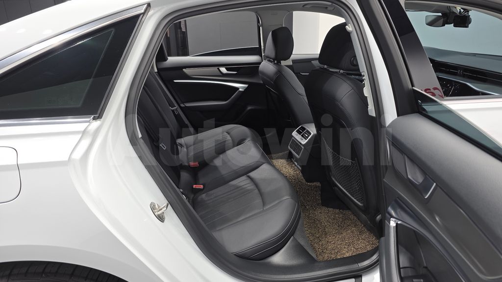 Audi A6(C8) 40 TDI — снимка 12