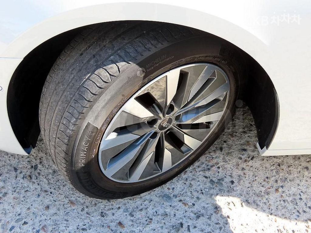 Audi A6(C8) 40 TDI Basic — снимка 20