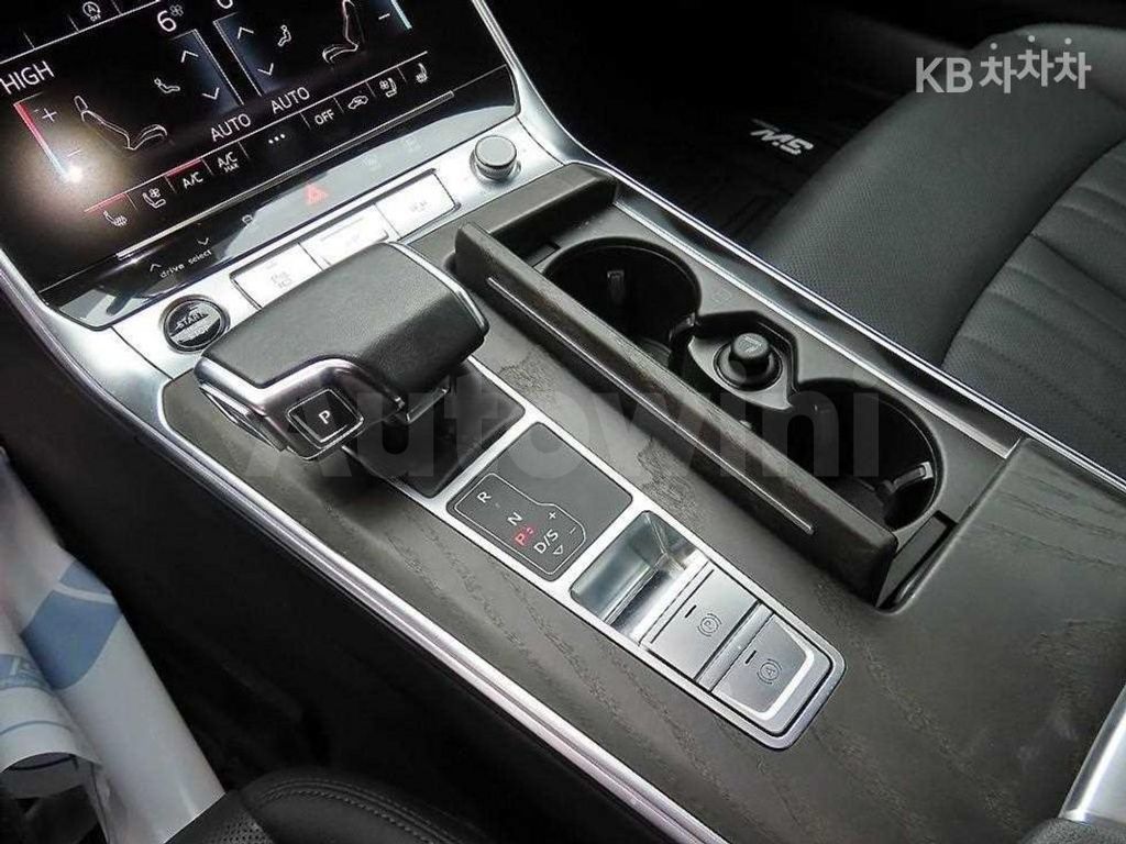Audi A6(C8) 40 TDI Quattro Premium — снимка 11