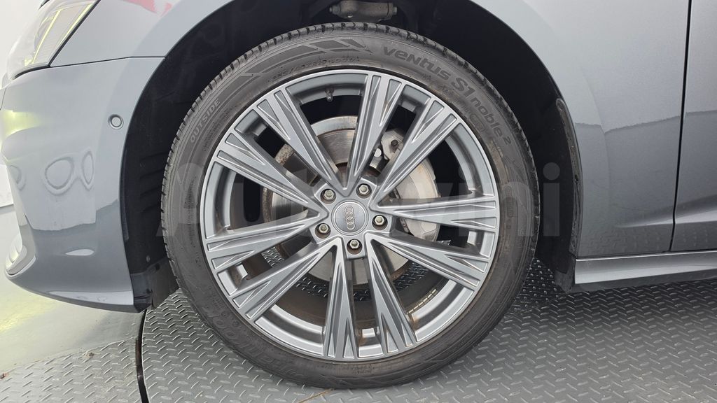 Audi A6(C8) 40 TDI — снимка 5