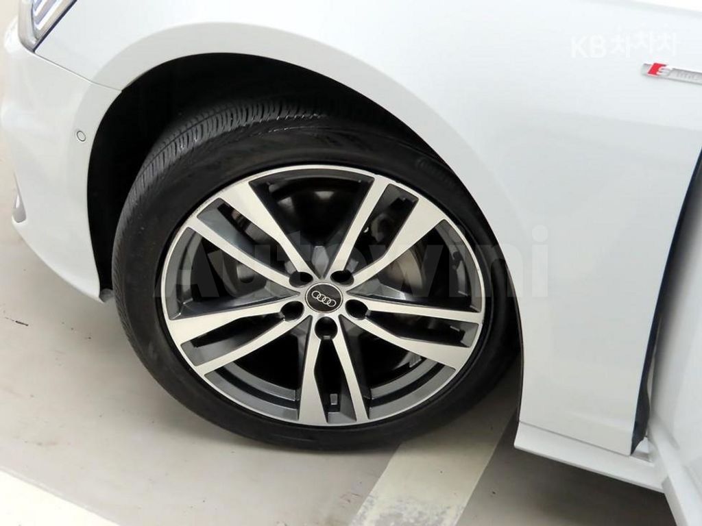 Audi A6(C8) 40 TDI Premium — снимка 19