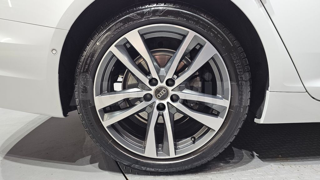 Audi A6(C8) 40 TDI — снимка 5