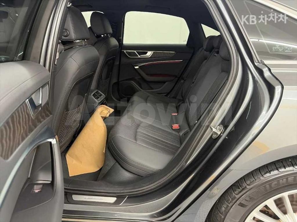Audi A6(C8) 40 TDI Premium — снимка 12