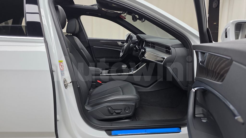 Audi A6(C8) 40 TDI Quattro Premium — снимка 11