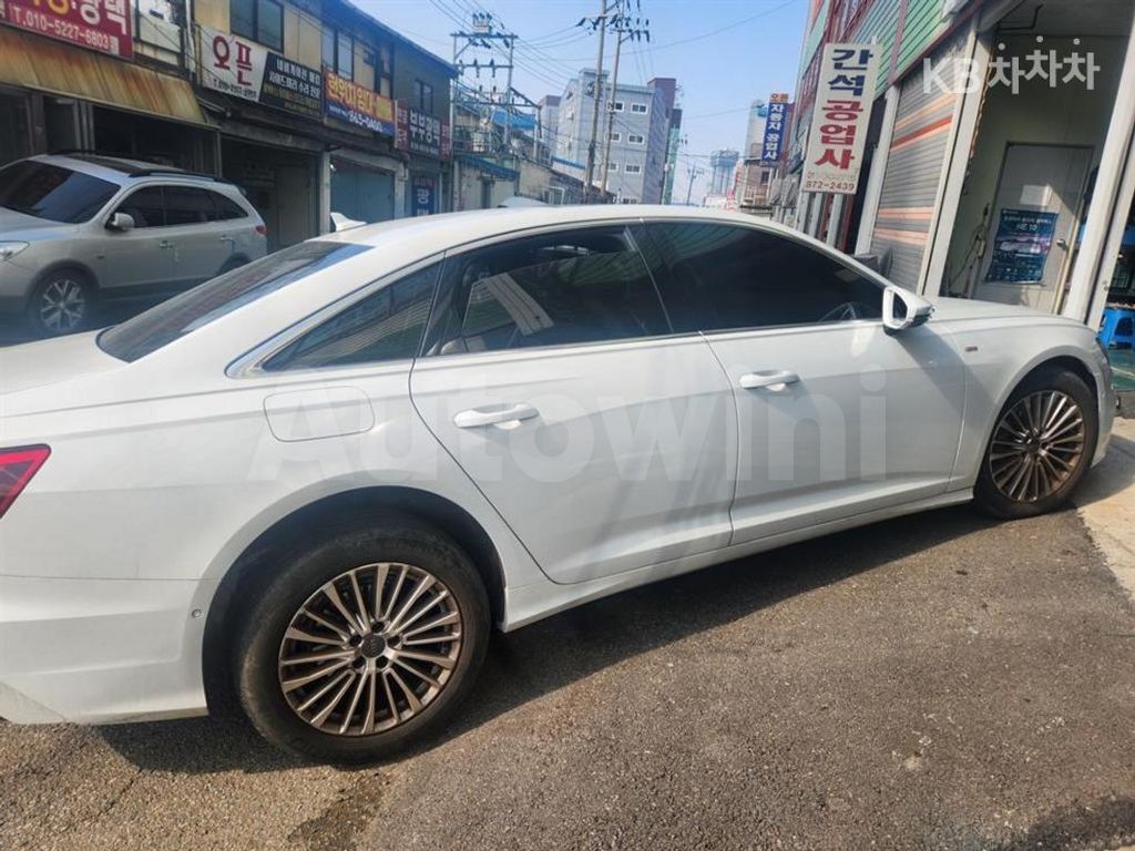 Audi A6(C8) 40 TDI Quattro Premium — снимка 3