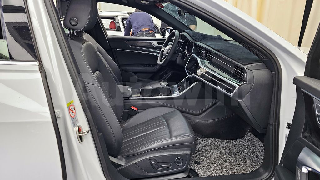 Audi A6(C8) 45 TDI Quattro Premium — снимка 17