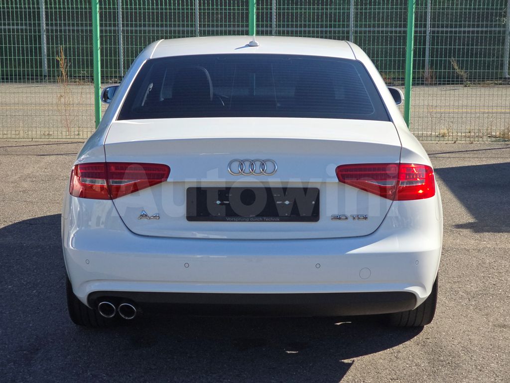 Audi New A4 SUNROOF+NAVI+S.KEY+NO ACCIDENT — снимка 4