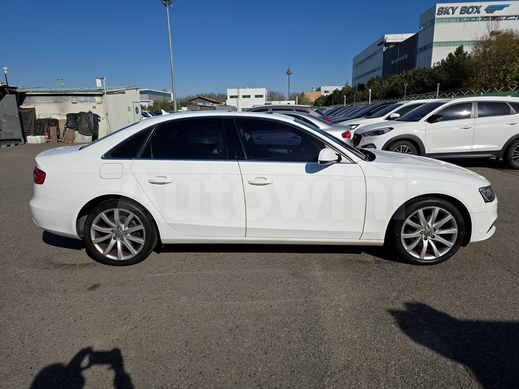 Audi New A4 SUNROOF+NAVI+S.KEY+NO ACCIDENT — снимка 6