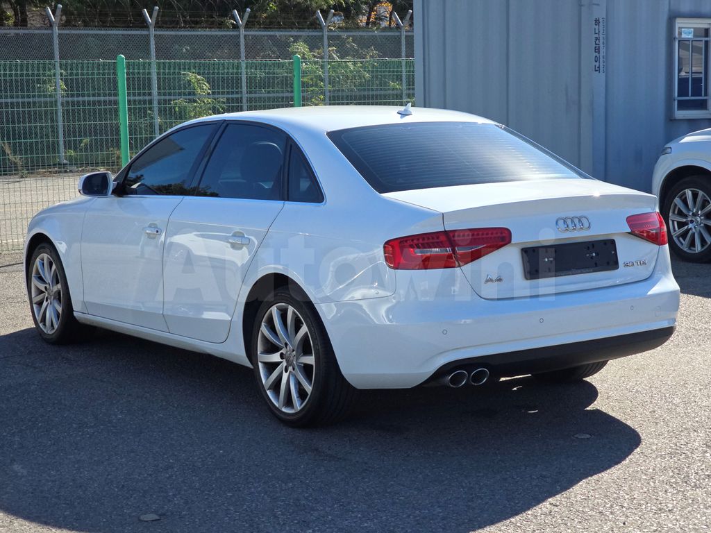 Audi New A4 SUNROOF+NAVI+S.KEY+NO ACCIDENT — снимка 3