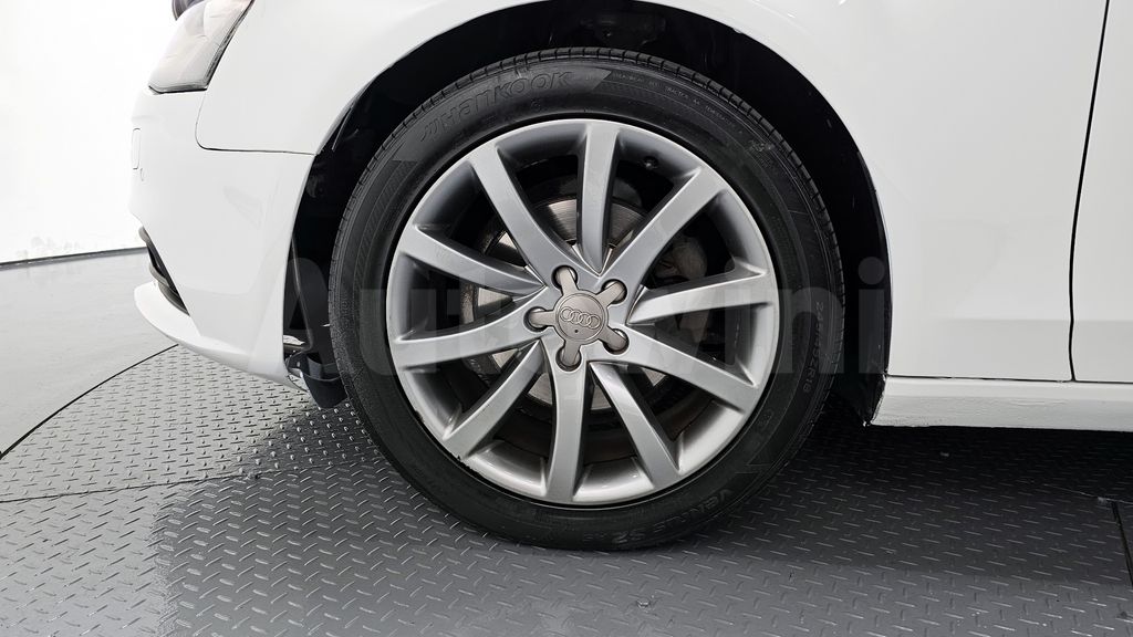 Audi New A4 2.0 TDI dynamic B8 — снимка 5