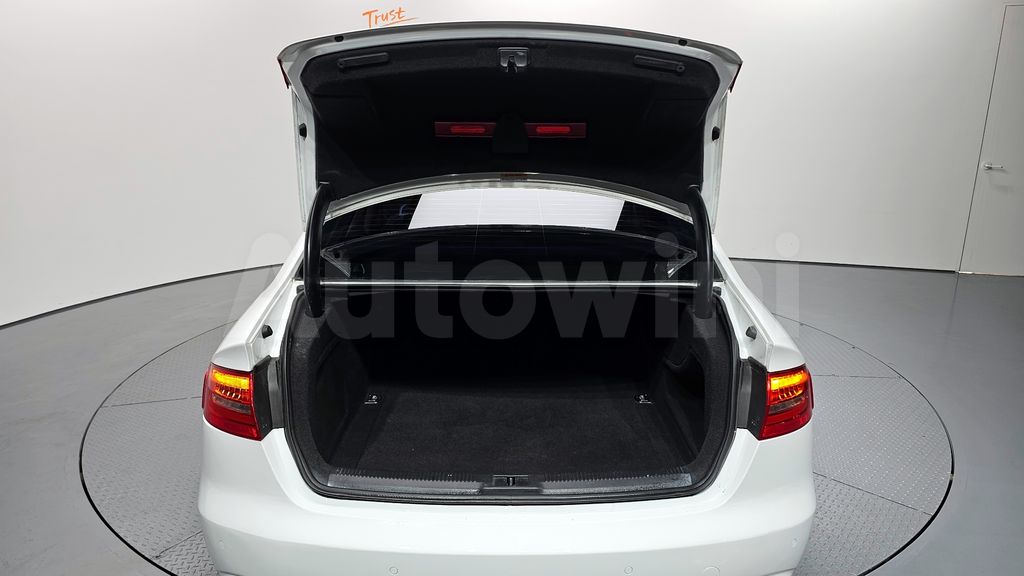 Audi New A4 2.0 TDI dynamic B8 — снимка 20