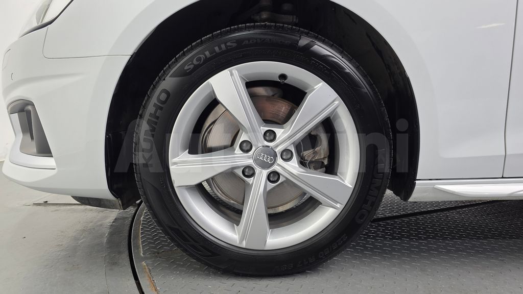 Audi A4 (B9) 40 TFSI — снимка 5