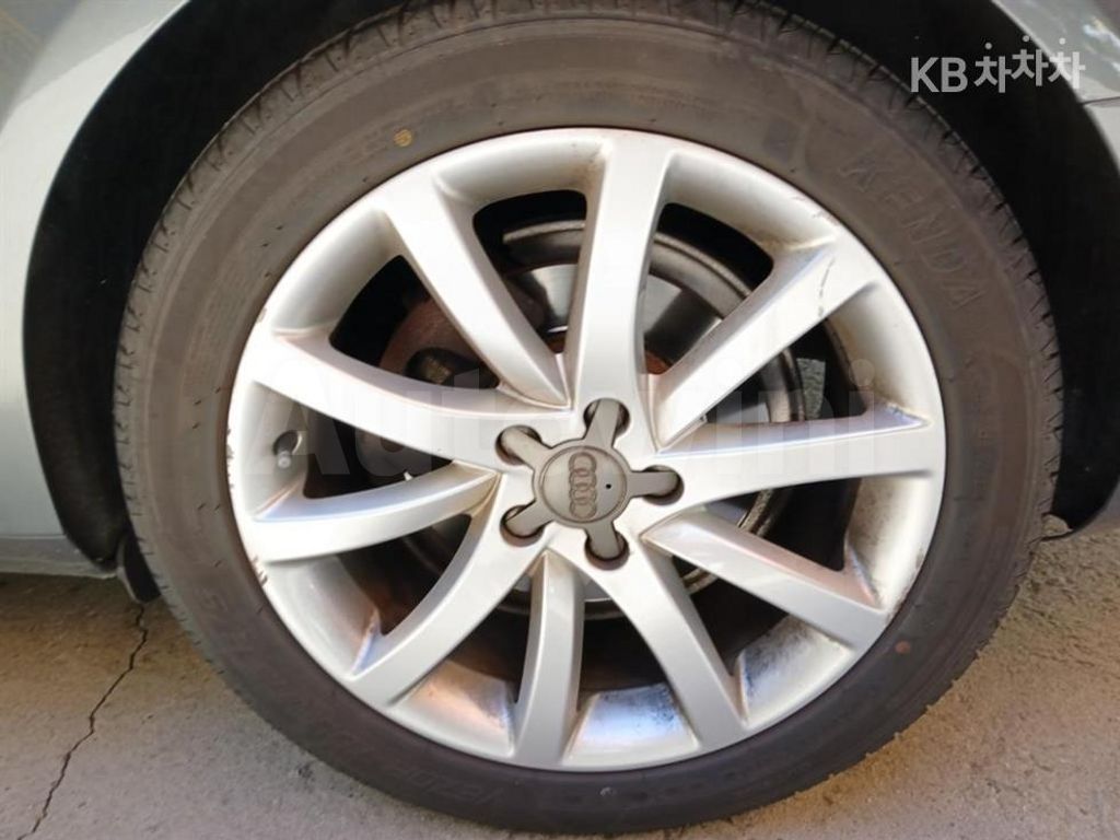 Audi A4 2.0 TDI Quattro(13Y~) — снимка 8