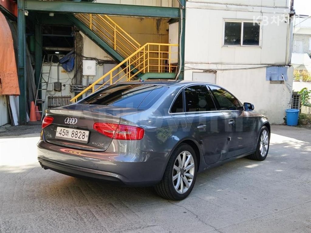 Audi A4 2.0 TDI Quattro(13Y~) — снимка 4