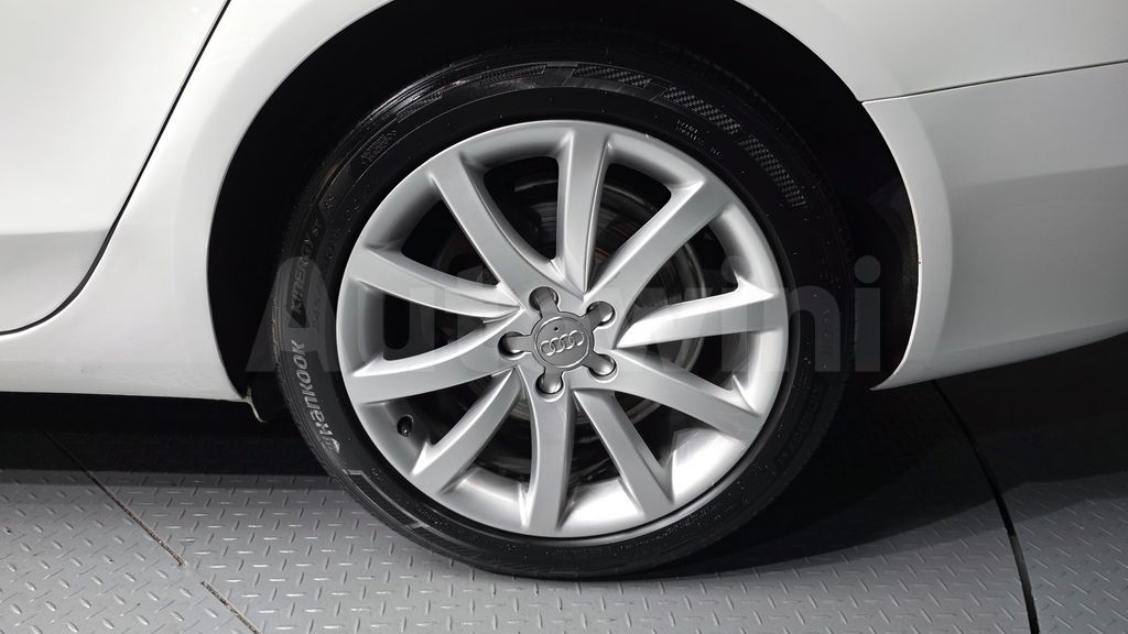Audi New A4 2.0 TDI Quattro Dynamic B8 — снимка 4