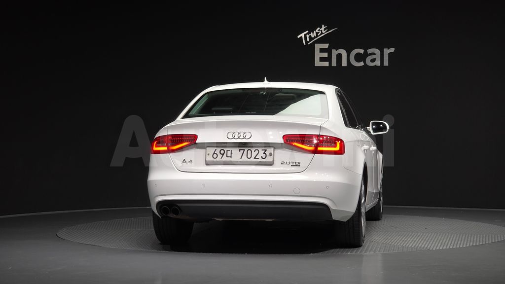 Audi New A4 2.0 TDI Quattro Dynamic B8 — снимка 3