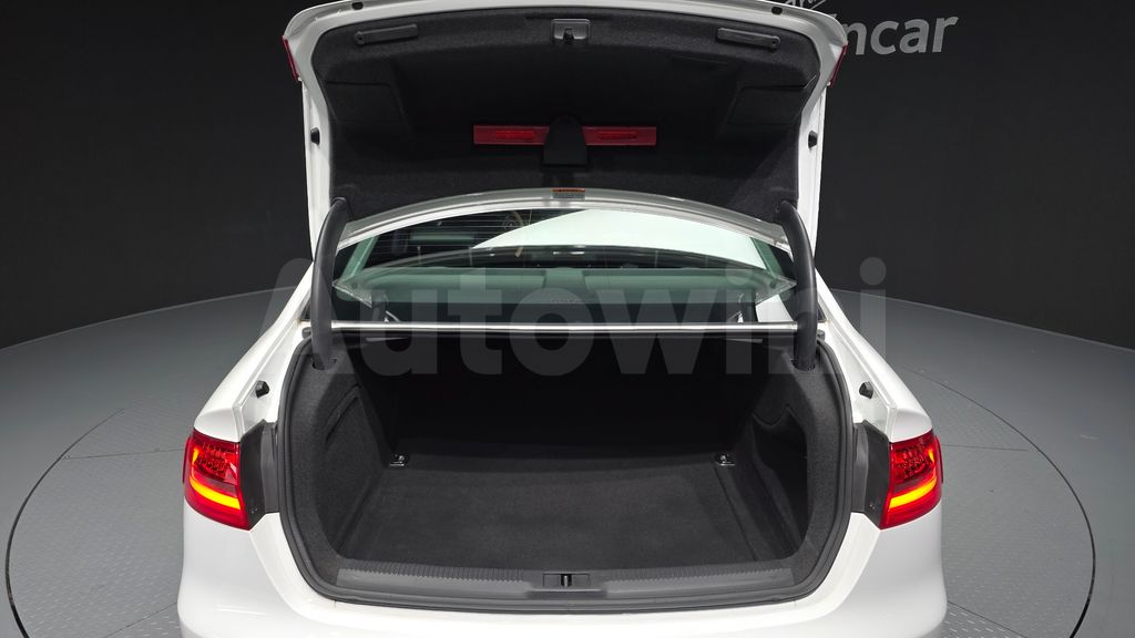 Audi New A4 2.0 TDI Quattro Dynamic B8 — снимка 19