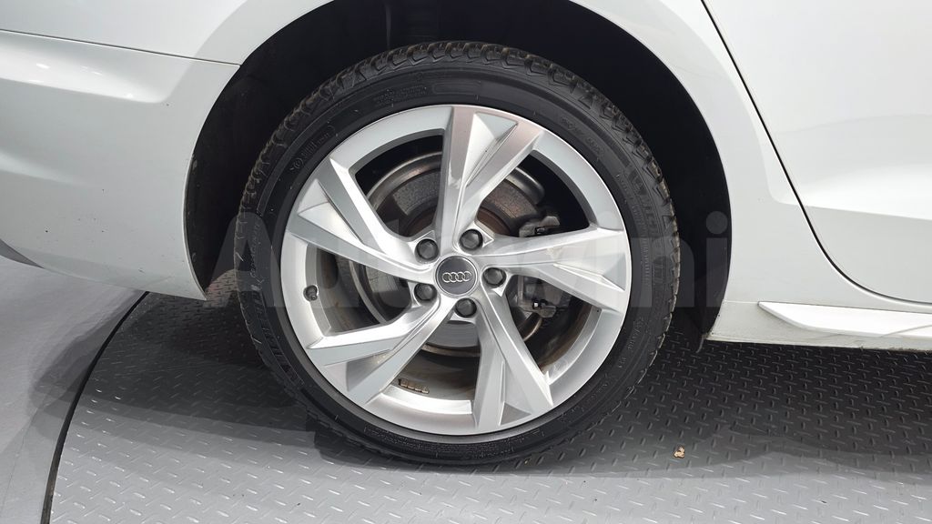 Audi A4 (B9) 35 TDI Premium — снимка 5