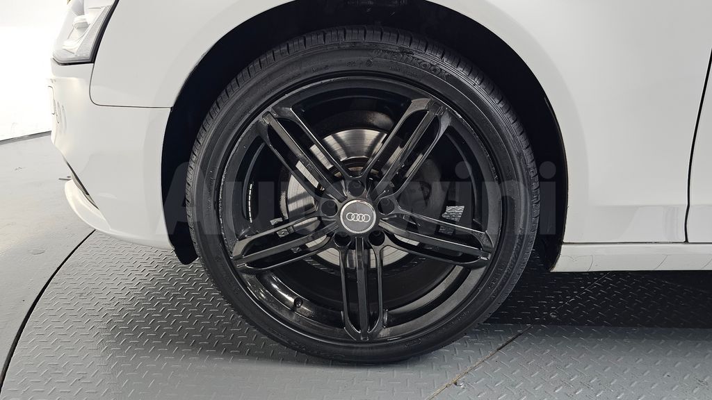 Audi New A4 2.0 TDI dynamic B8 — снимка 4