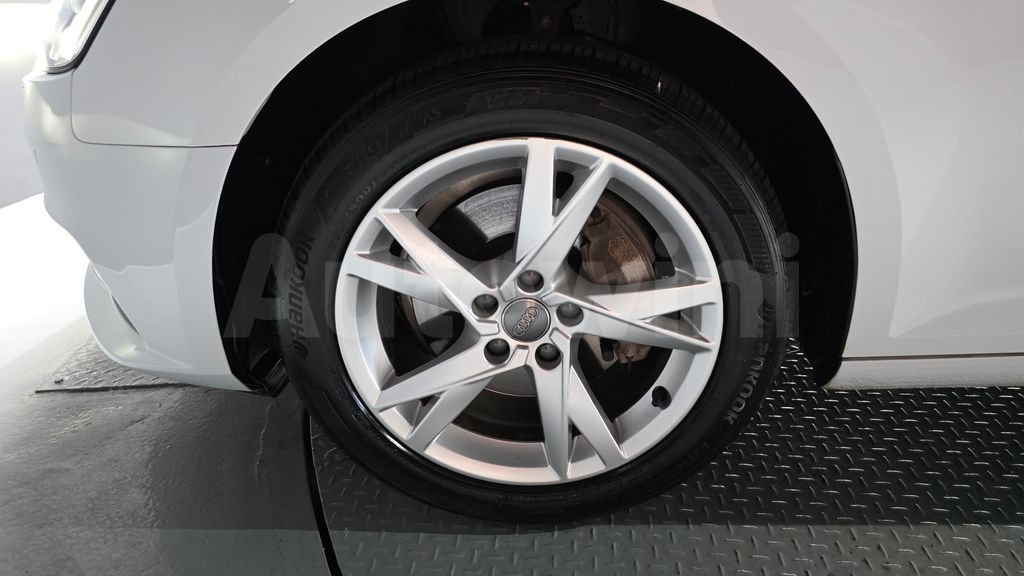 Audi A4 (B9) 35 TDI Premium — снимка 5