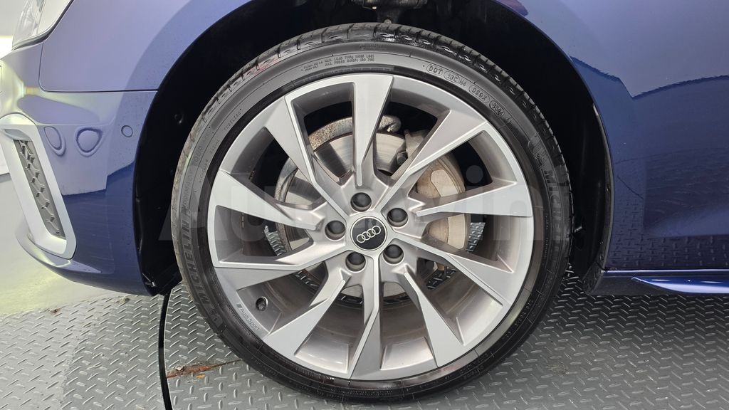 Audi A4 (B9) 40 TDI Quattro Premium — снимка 5
