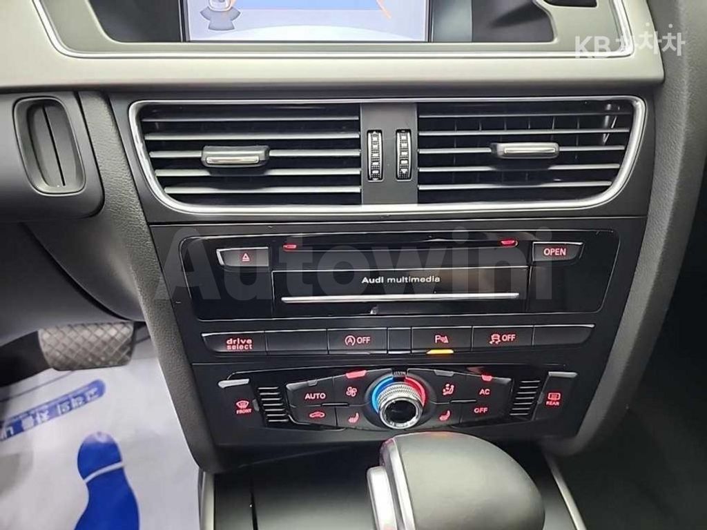 Audi A4 2.0 TDI (13Y~) — снимка 10