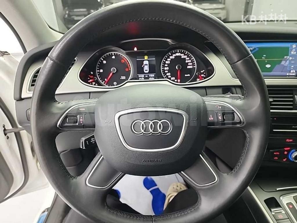 Audi A4 2.0 TDI (13Y~) — снимка 9