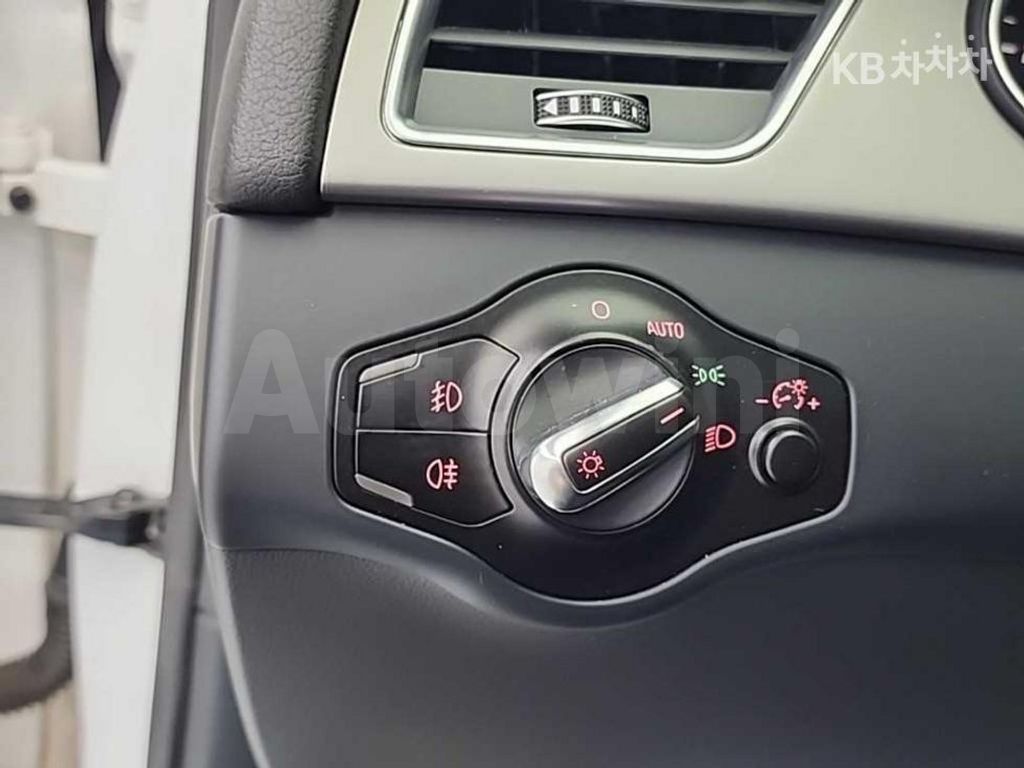Audi A4 2.0 TDI (13Y~) — снимка 18