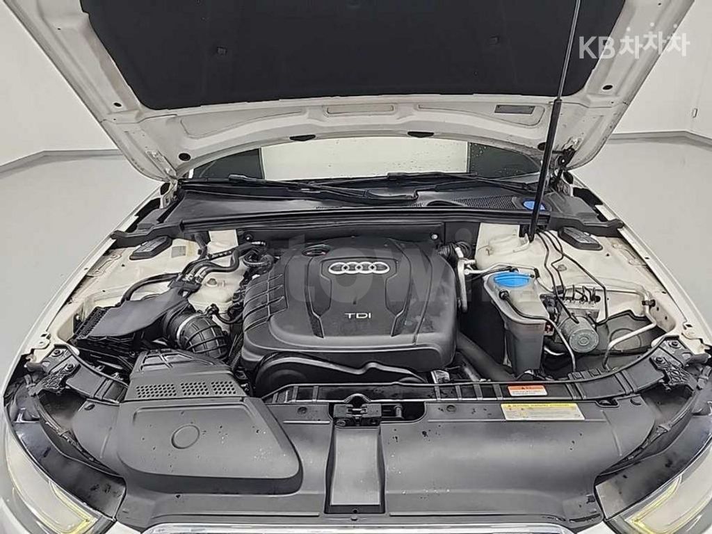 Audi A4 2.0 TDI (13Y~) — снимка 5