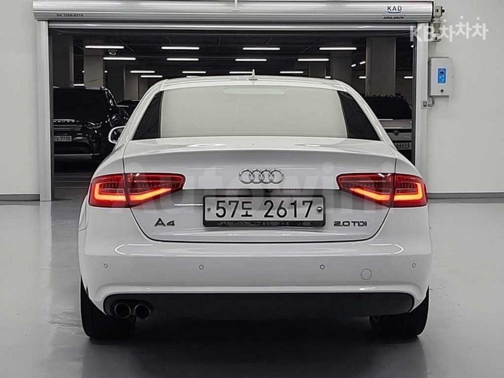Audi A4 2.0 TDI (13Y~) — снимка 3