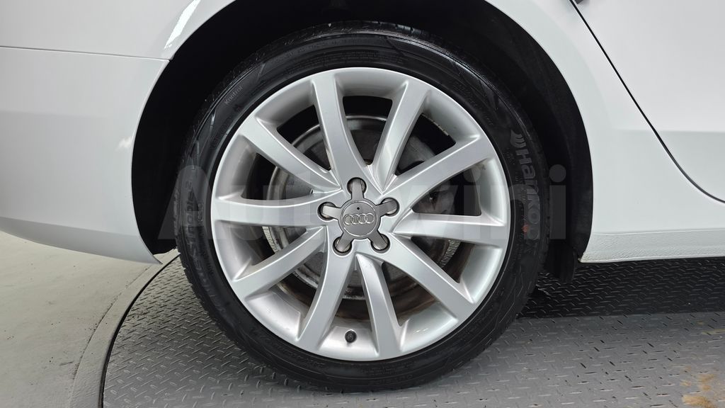 Audi New A4 2.0 TDI dynamic B8 — снимка 5