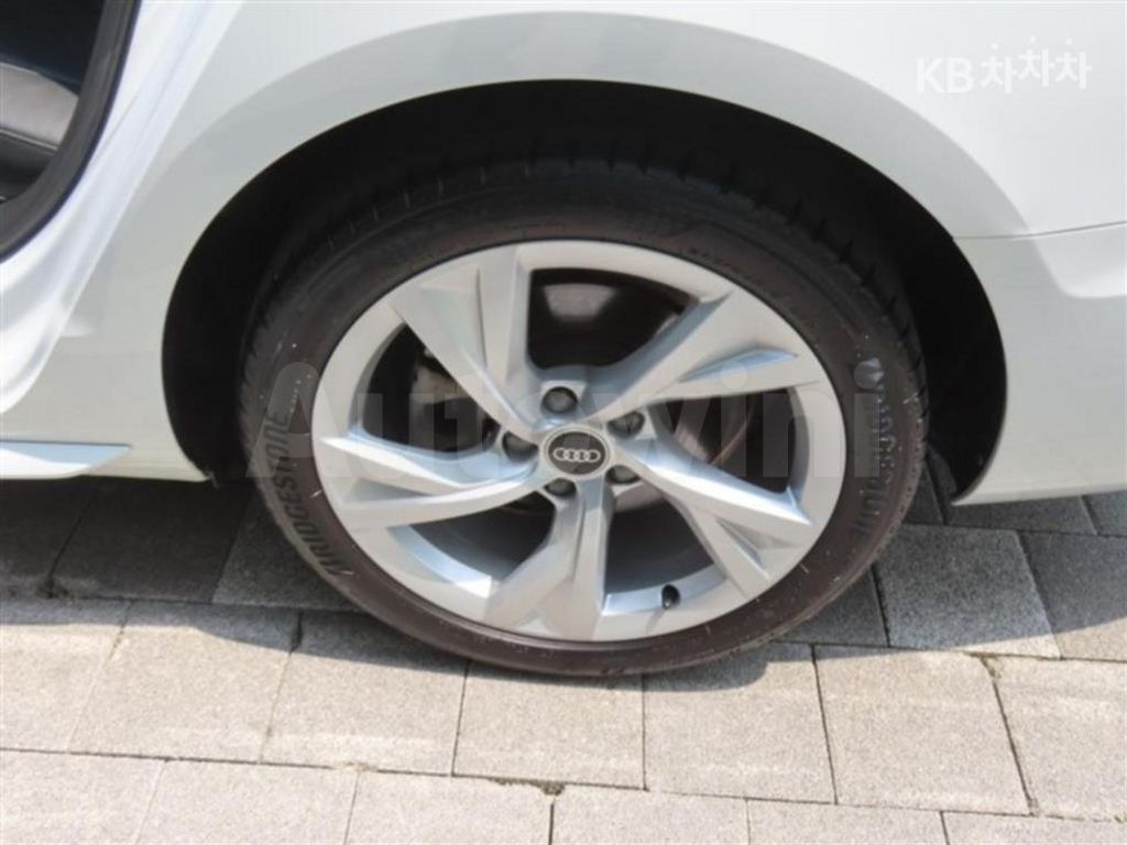 Audi A4 (B9) 40 TFSI Premium — снимка 17