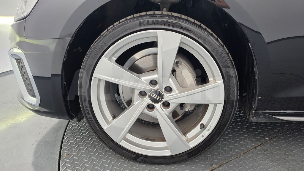 Audi A4 (B9) 40 TDI Quattro Premium — снимка 5