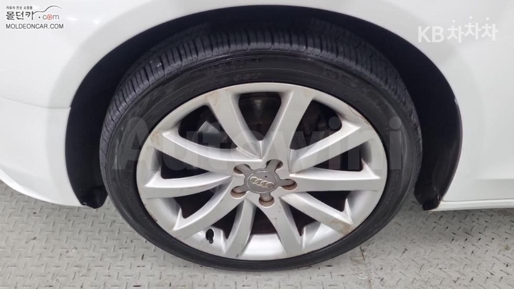 Audi A4 2.0 TDI (13Y~) — снимка 6