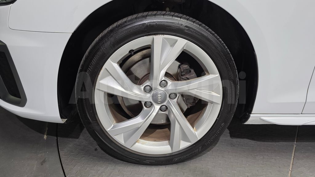 Audi A4 (B9) 35 TDI Premium — снимка 5
