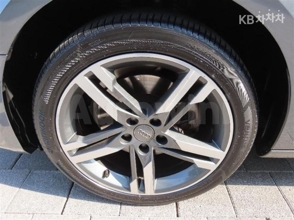 Audi A4 (B9) 40 TFSI - — снимка 17