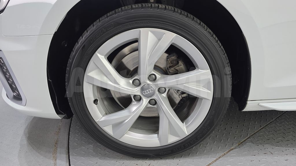 Audi A4 (B9) 40 TFSI Premium — снимка 5