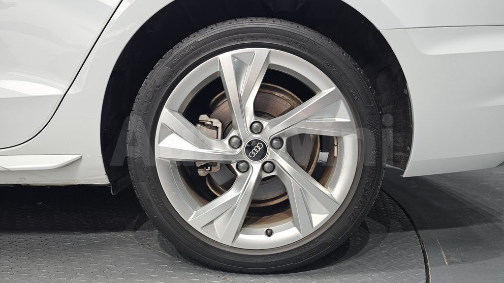 Audi A4 (B9) 40 TFSI Premium — снимка 5