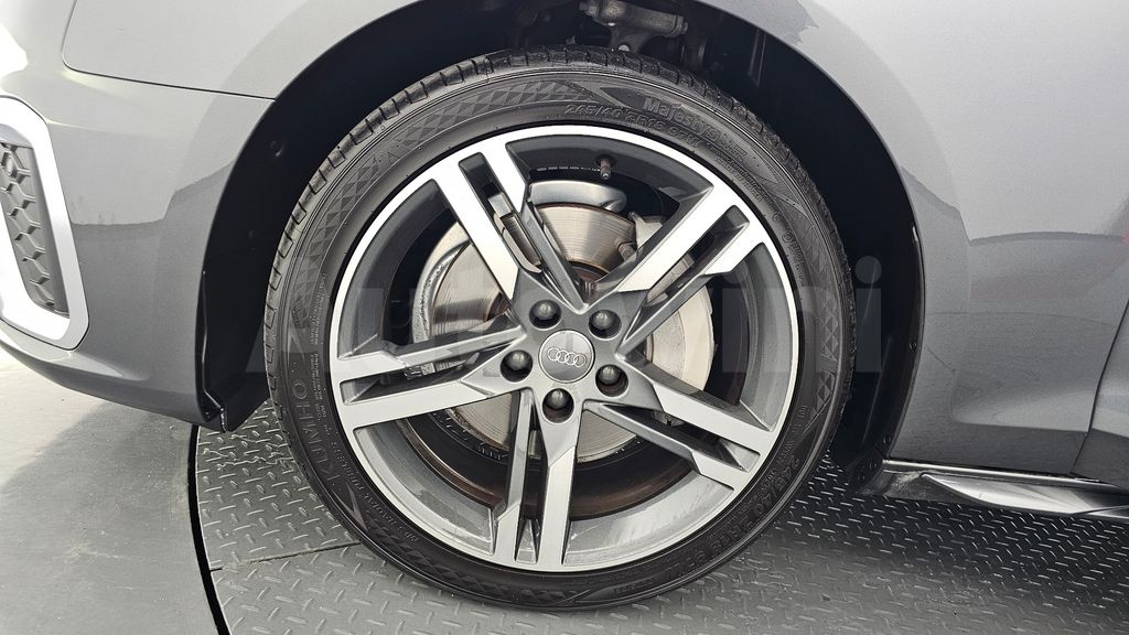 Audi A4 (B9) 40 TDI Quattro Premium — снимка 6