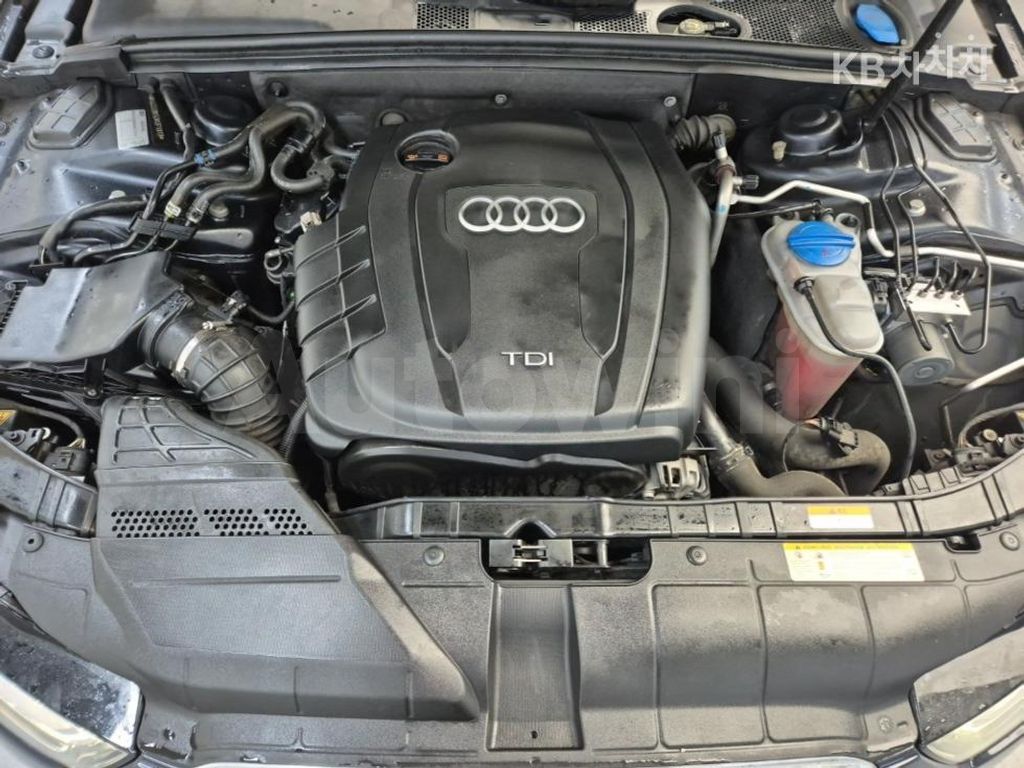 Audi A4 2.0 TDI (13Y~) — снимка 5