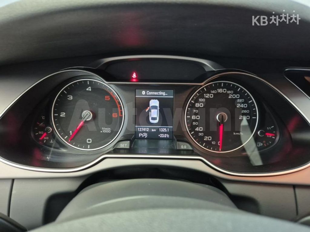 Audi A4 2.0 TDI (13Y~) — снимка 6