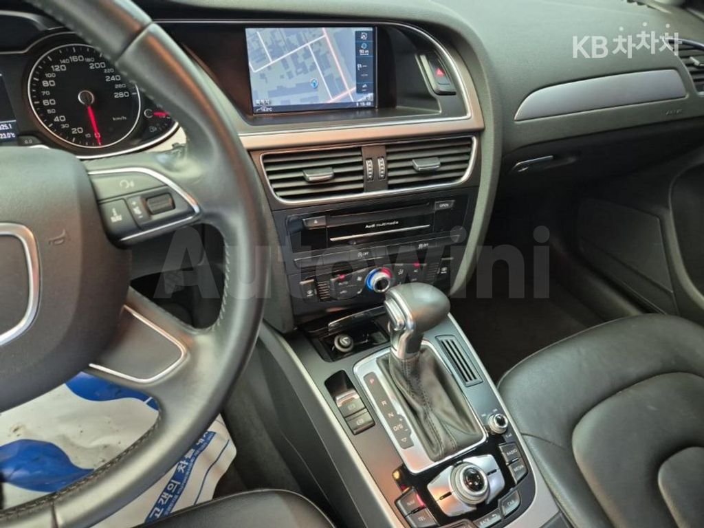 Audi A4 2.0 TDI (13Y~) — снимка 10