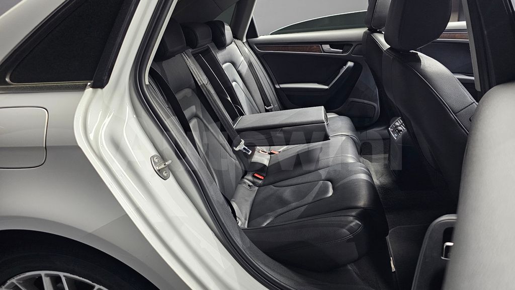 Audi New A4 30 TDI Dynamic B8 — снимка 12