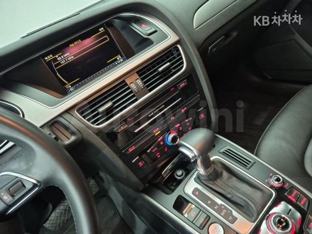 Audi A4 2.0 TDI (13Y~) — снимка 10