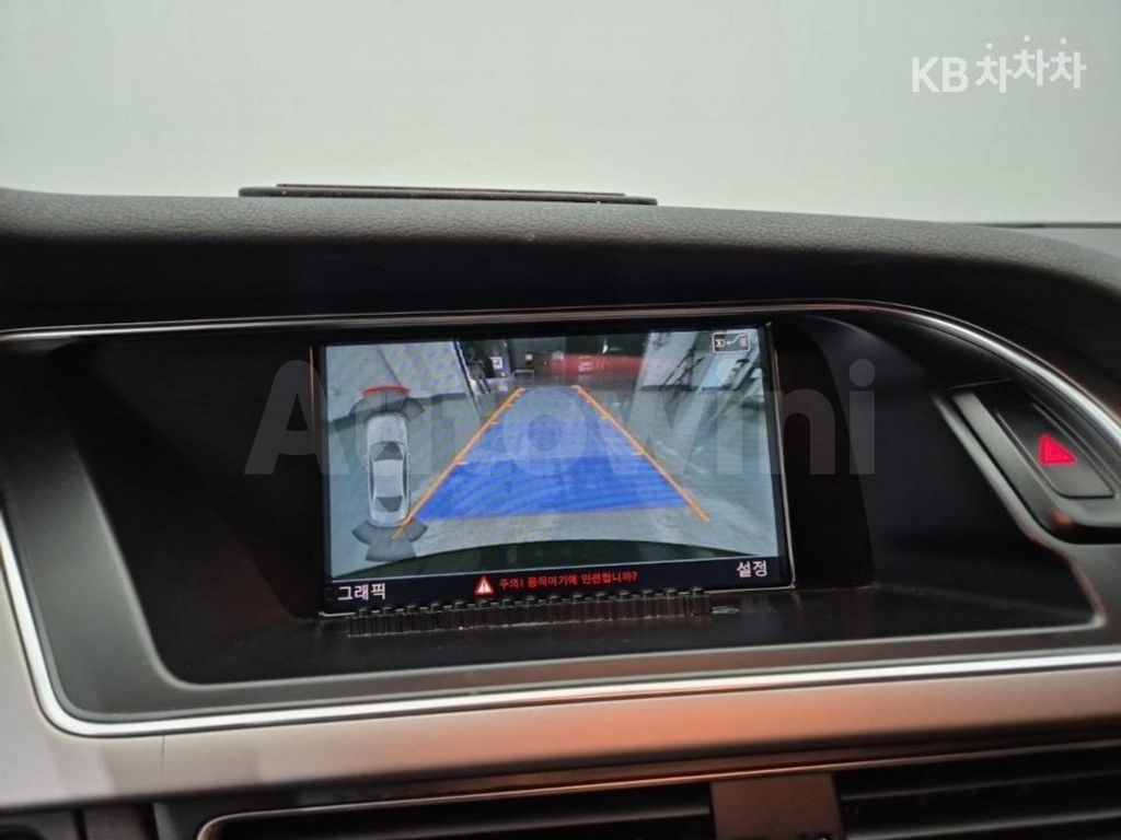 Audi A4 2.0 TDI (13Y~) — снимка 15