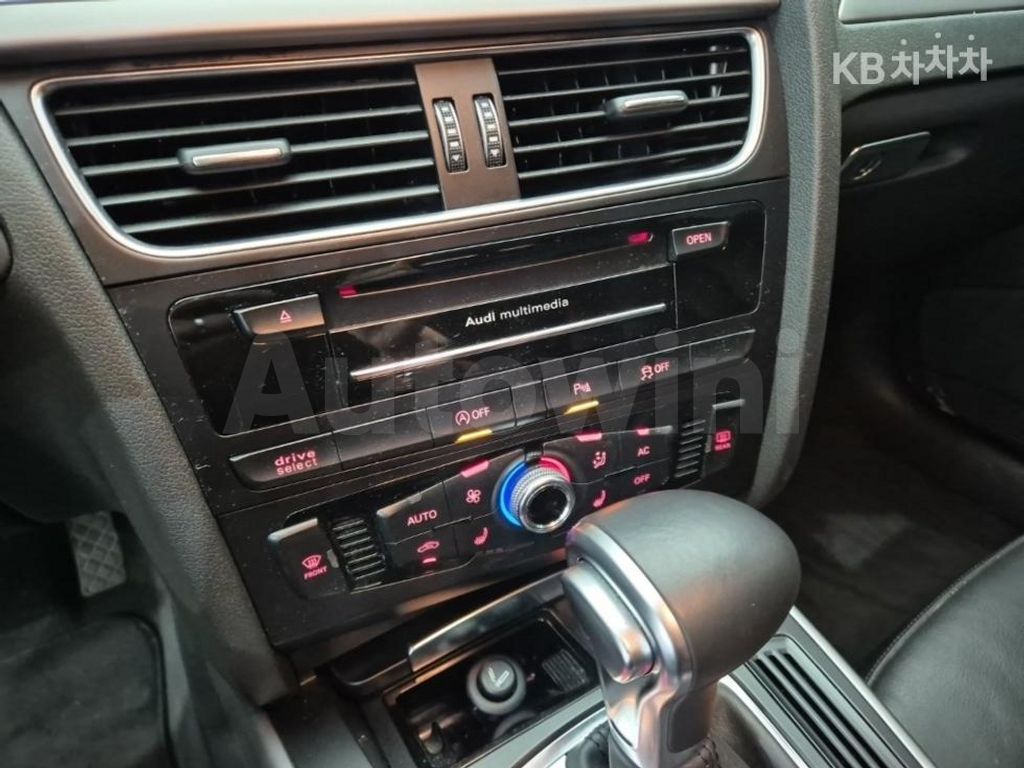 Audi A4 2.0 TDI (13Y~) — снимка 17