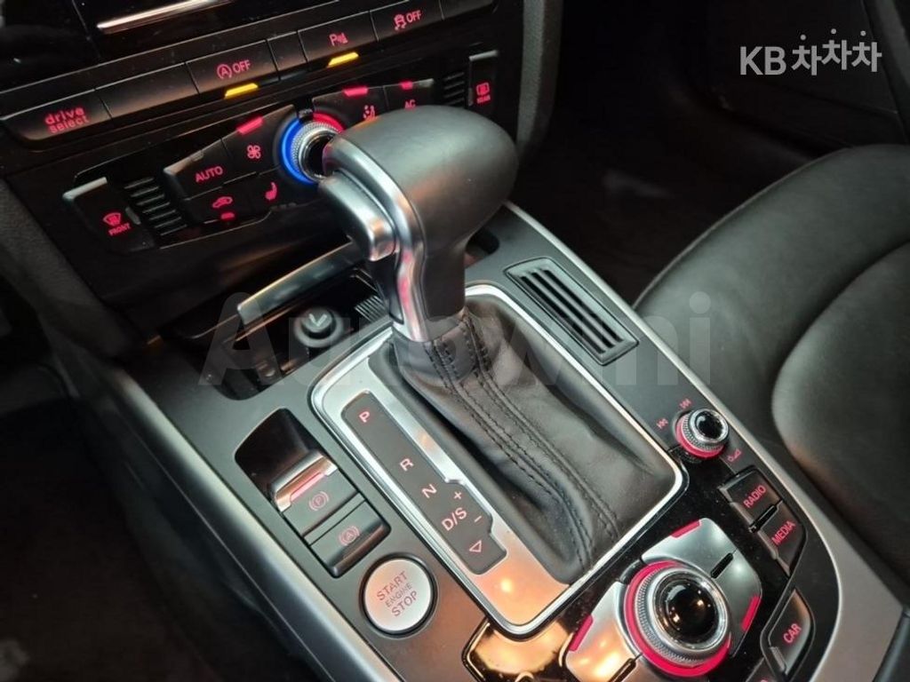 Audi A4 2.0 TDI (13Y~) — снимка 8