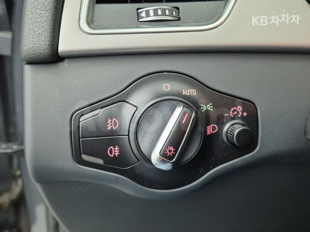 Audi A4 2.0 TDI (13Y~) — снимка 18