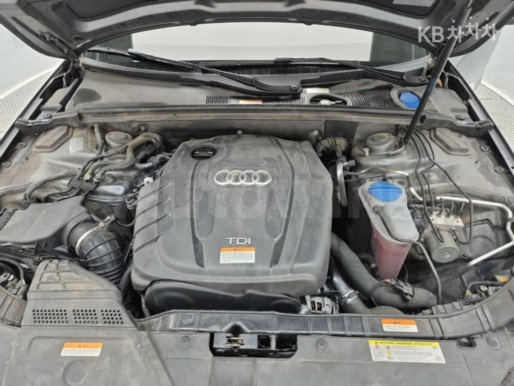 Audi A4 2.0 TDI (13Y~) — снимка 5
