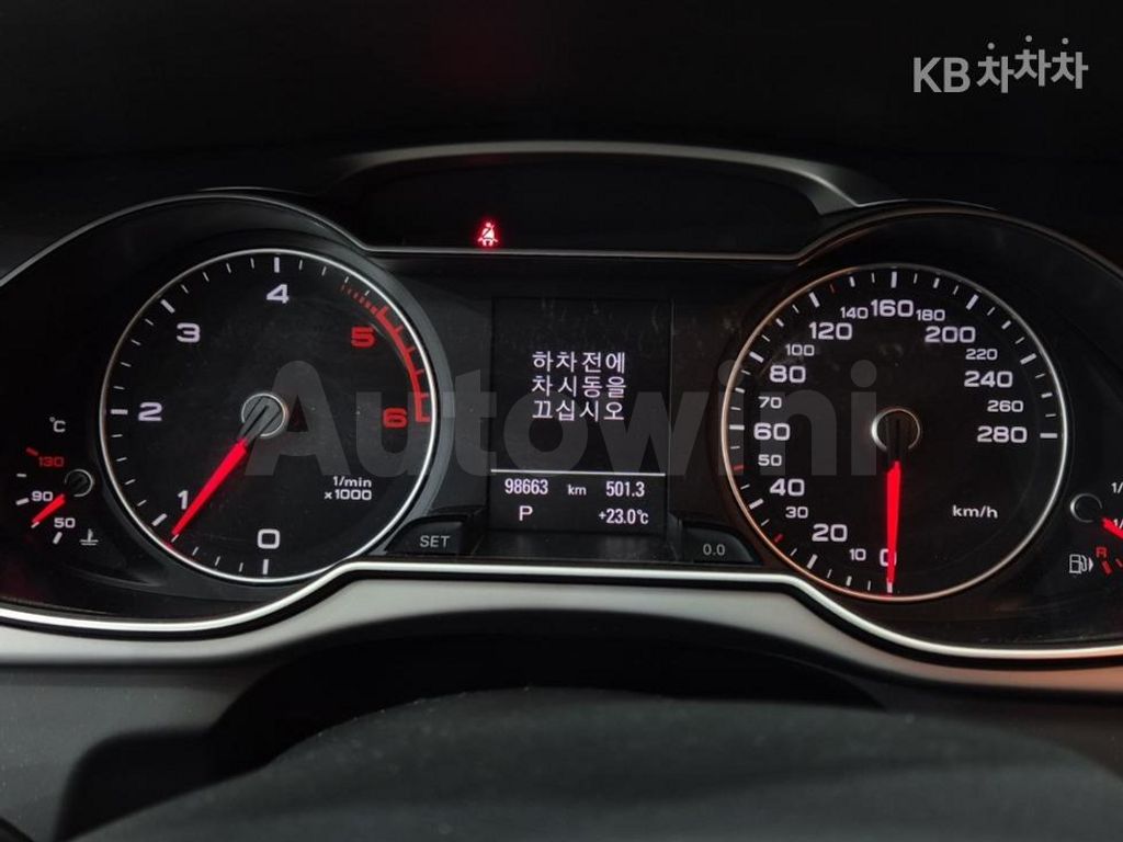 Audi A4 2.0 TDI (13Y~) — снимка 6